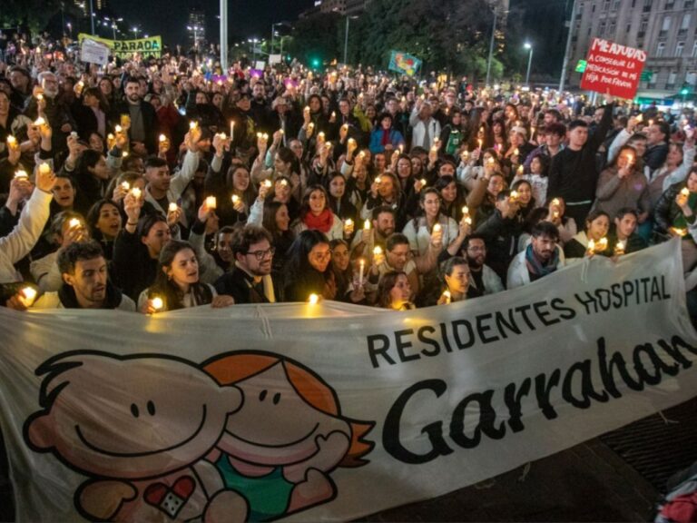 Residentes del Garrahan marcharon al Obelisco
