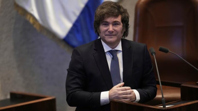 Milei vuelve a levantar el perfil en un acto político para mostrar los candidatos de LLA en la Provincia