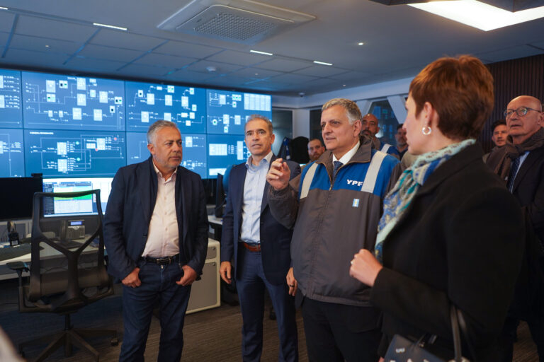 Cornejo participó en la inauguración del centro tecnológico más avanzado de YPF en Mendoza