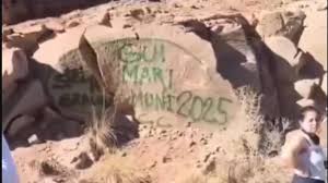 Una pareja pintó con aerosol las rocas del dique Potrerillos