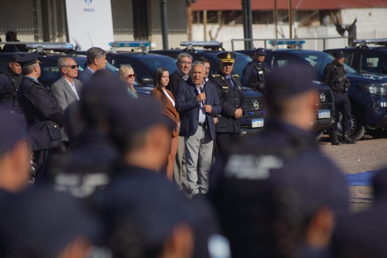 El Gobernador encabezó el acto de presentación de nuevas movilidades, policías y equipamiento tecnológico que se realizó en Junín