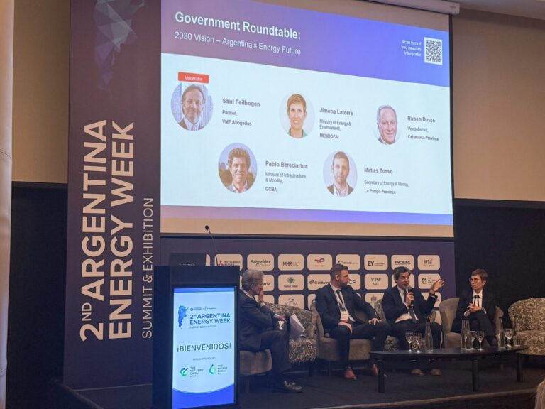 Latorre abrió las jornadas de la Argentina Energy Week y anunció una cumbre financiera en Mendoza