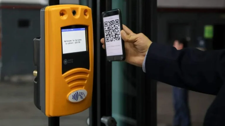 Ya se puede pagar el colectivo con QR desde Mercado Pago: cómo funciona