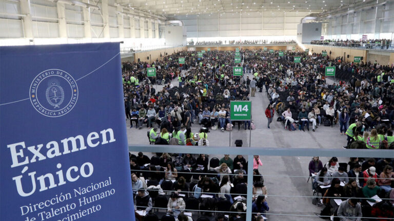 El Gobierno contolará a los médicos que deben volver a rendir el examen de residencia