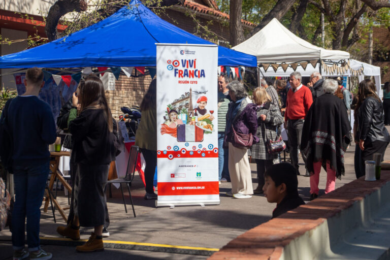 Un rincón parisino en Mendoza: el Mercadito Francés llenó de sabores y cultura la Ciudad