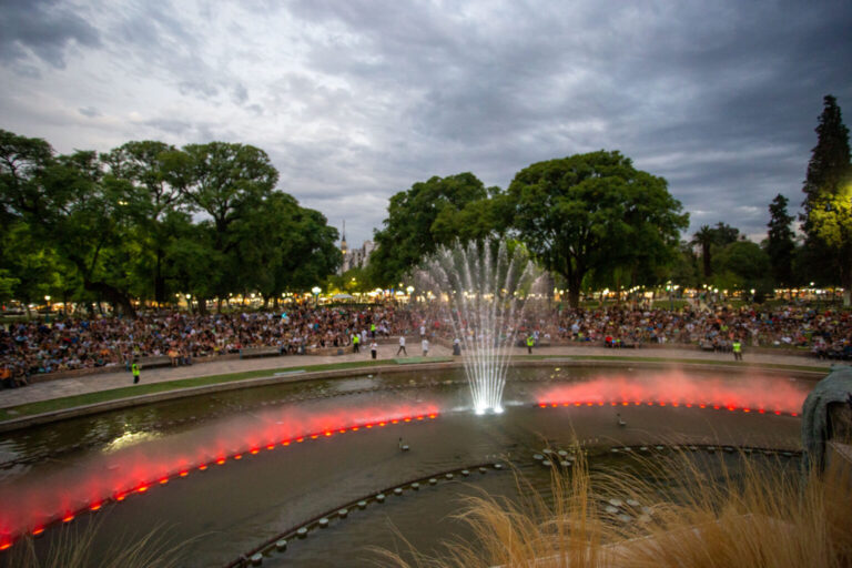 La Ciudad de Mendoza celebra la llegada de la primavera con arte, música, libros y muchas flores