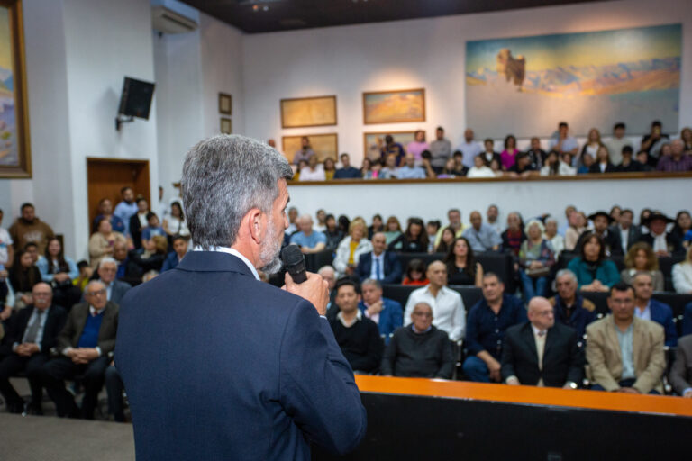 Se realizó la entrega de distinciones a 30 padres destacados de la Ciudad de Mendoza