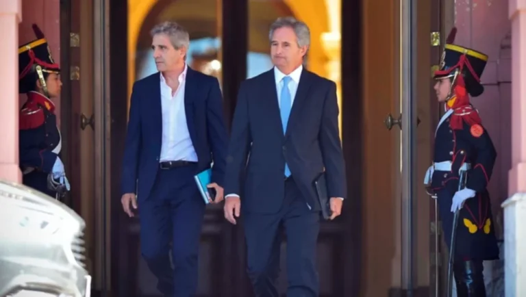 El Gobierno anunció que intervendrá en el mercado de cambios para contener el dólar