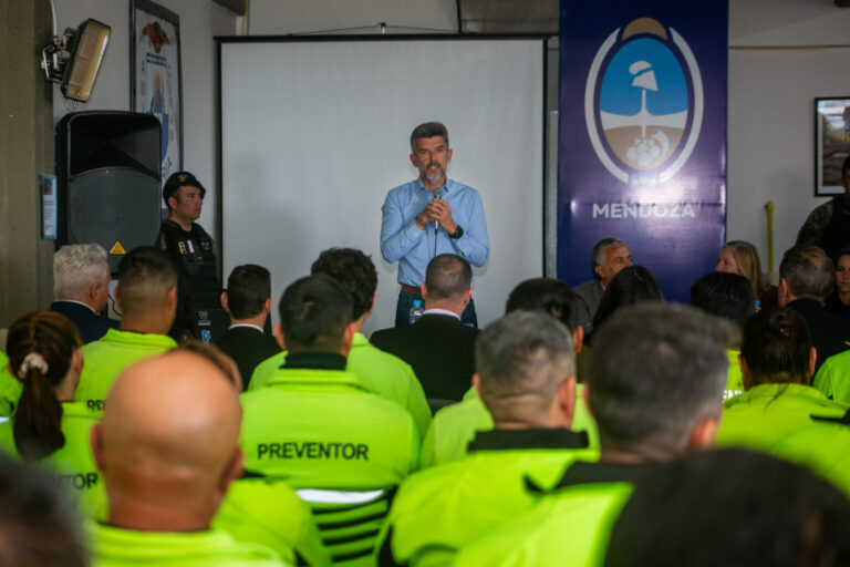 Ulpiano Suarez y Alfredo Cornejo lanzaron la capacitación de pistolas Taser para preventores de Ciudad