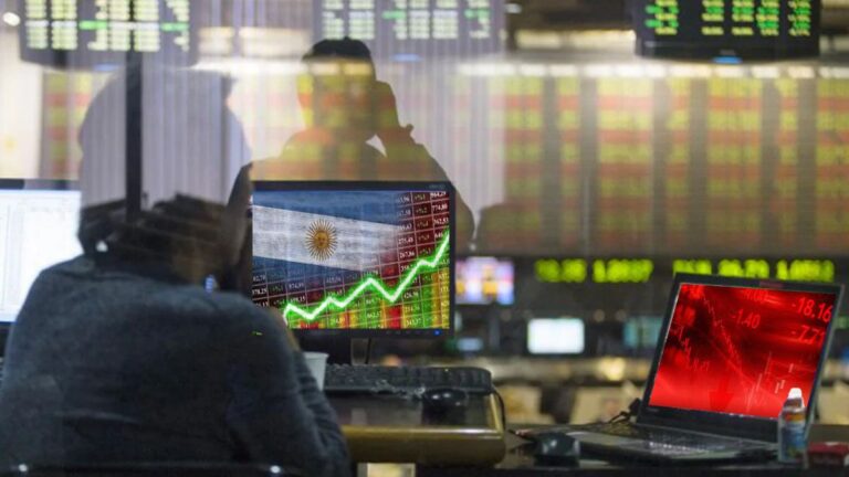 El riesgo país supera los 1000 puntos: qué pasa con el dólar y las acciones