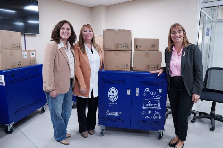 Siete escuelas primarias de San Rafael recibieron aulas digitales móviles