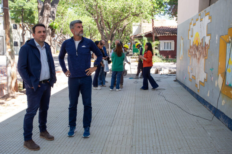 Ulpiano Suarez y Tadeo García Zalazar recorrieron los trabajos que se están realizando en la escuela Vergara