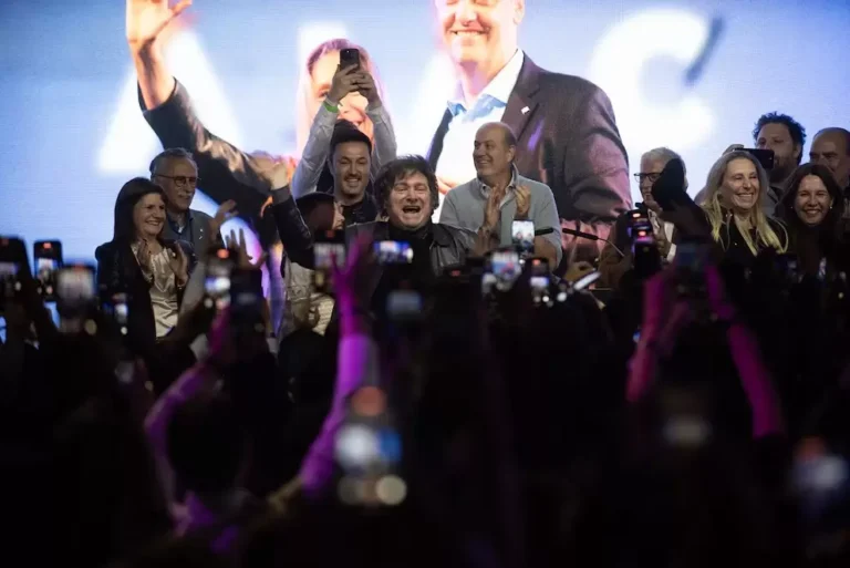 El Gobierno ganó en PBA, CABA, Córdoba, Santa Fe y Mendoza y obtuvo más del 40% de los votos a nivel nacional