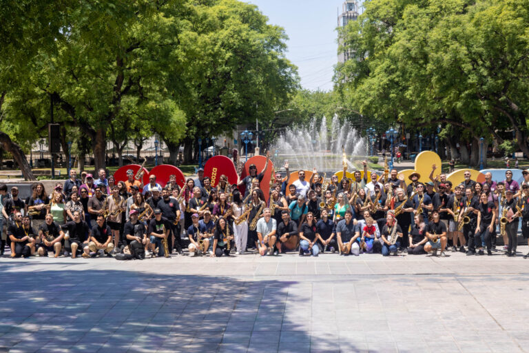 El VI Mendoza Sax Fest se despidió con una actuación callejera en el corazón de la Ciudad de Mendoza