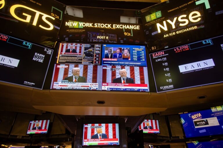 Las acciones argentinas en Wall Street volvieron a subir: qué pasó con el riesgo país y el dólar