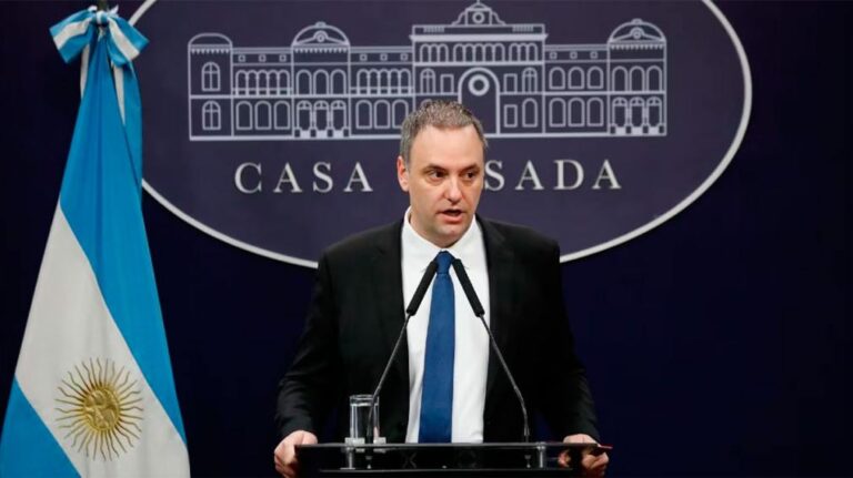 El Gobierno volvió a ampliar el Presupuesto para salud, seguridad, jubilaciones y educación