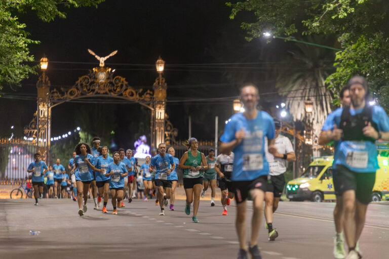 La Ciudad vivió una noche inolvidable con 2000 personas en la cuarta edición de la Maratón Nocturna