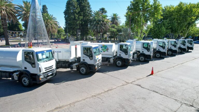 Molero presentó nuevos camiones, con una inversión récord se renueva la flota y fortalece los servicios públicos para General Alvear