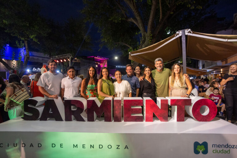 Ulpiano Suarez encabezó la inauguración de la renovada Av. Sarmiento con la presencia de más de 15 mil mendocinos