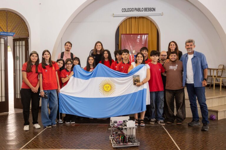 Ulpiano Suarez visitó al equipo “Argent Bot” del Colegio Pablo Besson que competirá en la First Tech Challenge