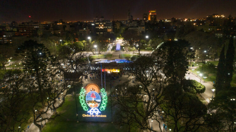 La Ciudad de Mendoza conmemora el 465° aniversario de fundación con un acto celebrativo en la plaza Independencia