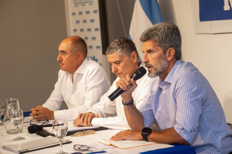 Modernización laboral: Ulpiano Suarez impulsa el diálogo entre empresarios y sindicatos sobre una reforma necesaria