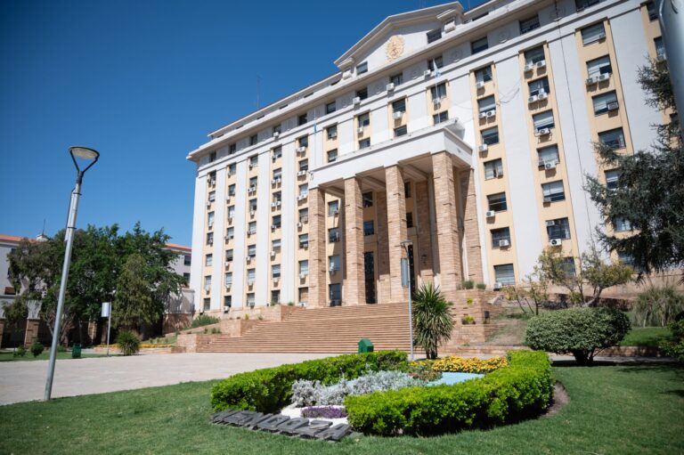 El Gobierno de Mendoza oficializó cesantías y sanciones en la Administración Pública provincial