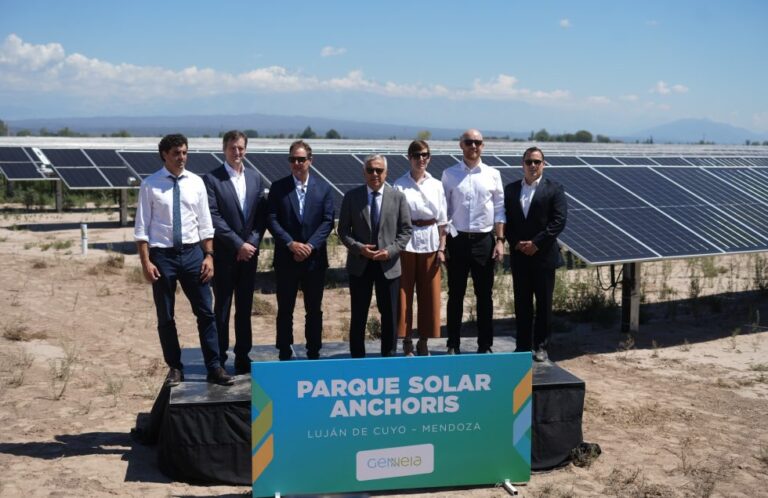 Mendoza amplía su matriz productiva y de energía limpia con la inauguración del Parque Solar Anchoris