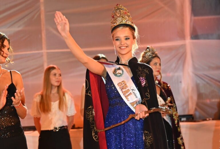 Mariana Belén Perra Cucatto es la nueva reina de la Vendimia de Alvear