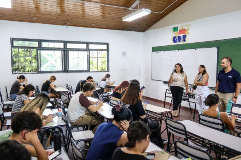 Comenzó el examen de ingreso para Educación Superior