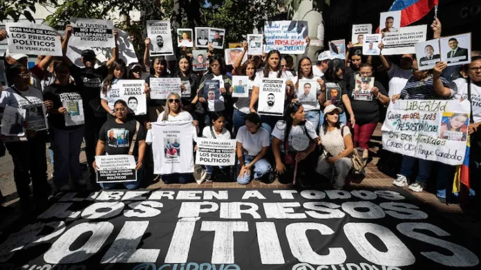 estudiantes-universitarios-exigen-la-libertad-de-los-presos-politicos-en-caracas-foto-efe-7QEYA3RT7VGSZMTV3IVGOKRVKE.webp