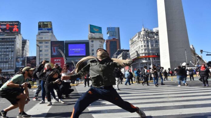 facundo-molares-schoenfeld-militante-de-izquierda-muerto-en-el-obelisco-20230811-1629645