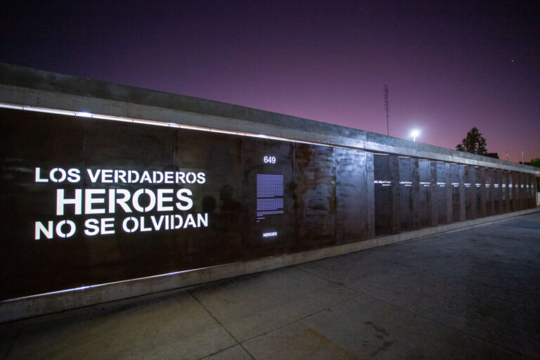 A 44 años del desembarco argentino en las islas, la capital ofrece un ciclo especial que invita a la comunidad a recordar, conmemorar y rendir homenaje a quienes defendieron la soberanía nacional.