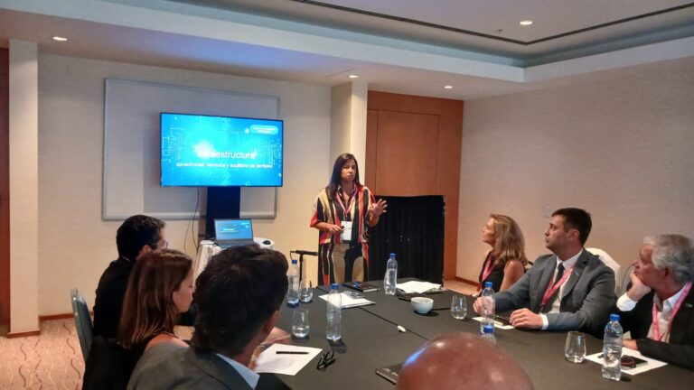 Mendoza expuso el plan estratégico de infraestructura en el Foro de Inversiones y Negocios 2026