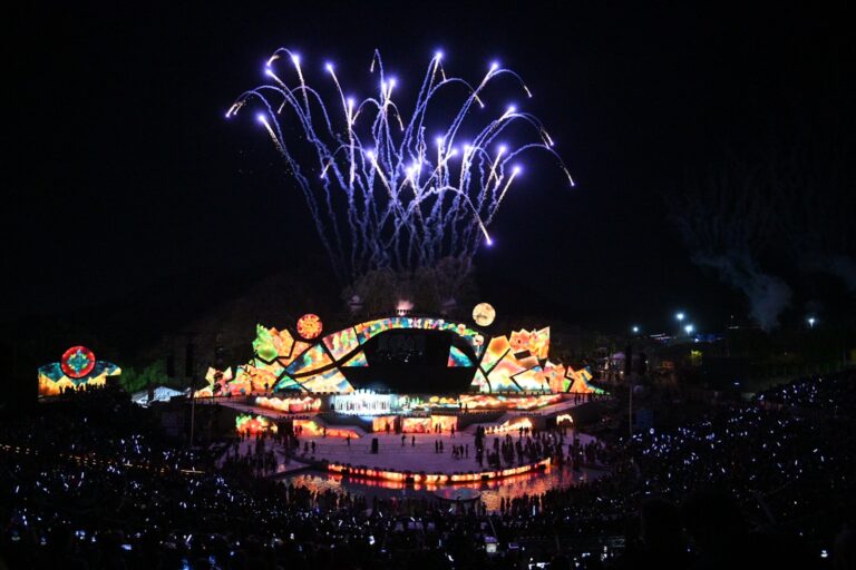 “90 cosechas de una misma cepa” emocionó al público en el Teatro Griego Frank Romero Day