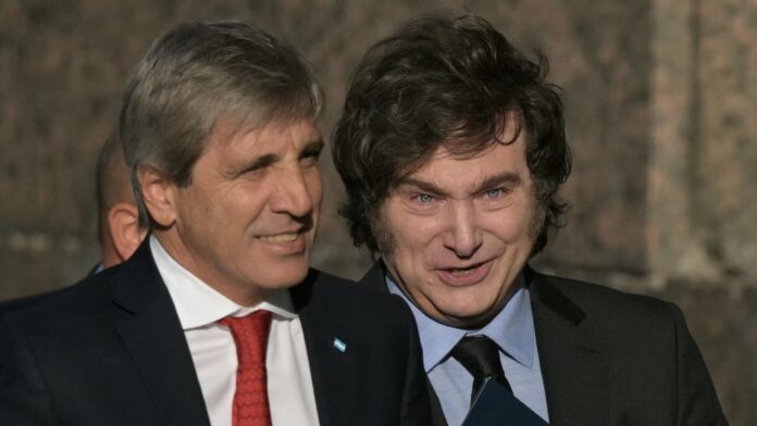 el-ministro-luis-caputo-y-el-presidente-javier-milei-foto-juan-mabromata-afp-VEBMQRHNPBEG5ETBLR25WDEQCE.jpg