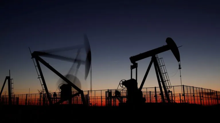 El petróleo salta más de 5% y superó los US$90 por primera vez desde mediados de 2023