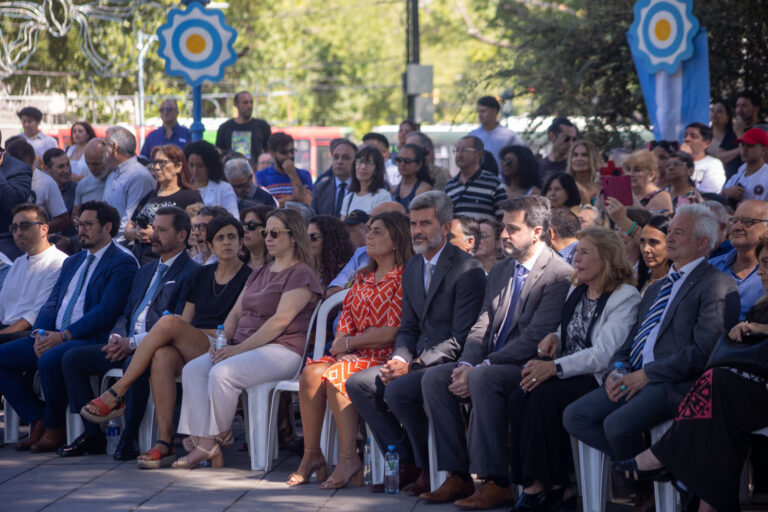 Ulpiano Suarez encabezó el acto por los 465 años de la Ciudad de Mendoza