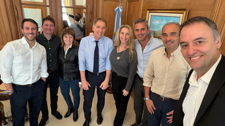 La mesa política se reúne para definir la estrategia por la reforma electoral y el informe de Manuel Adorni