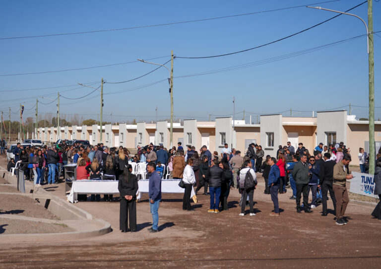 Mendoza avanza con soluciones habitacionales: entregaron 38 nuevas viviendas en Tunuyán