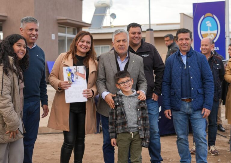 El Gobierno de Mendoza entregó 29 viviendas en el Valle de Uco y sostiene el ritmo de su política habitacional