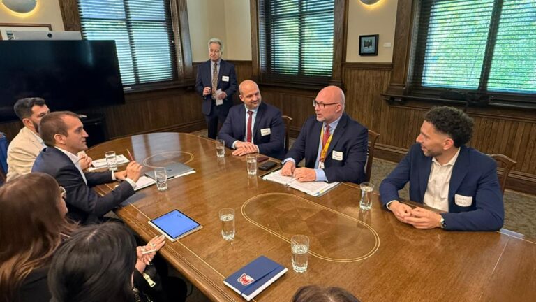 Mendoza presentó en Canadá las oportunidades de inversión en Vaca Muerta y en el convencional de la provincia