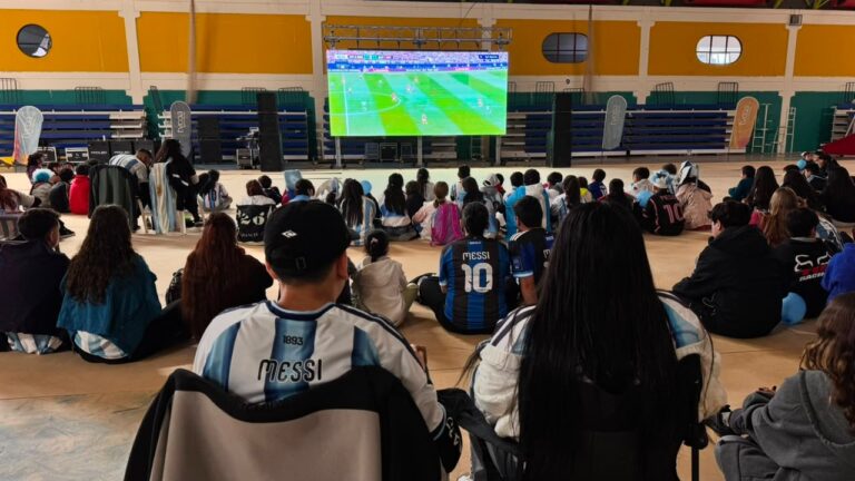 El municipio de General Alvear llevó la fiesta mundialista al Polideportivo.