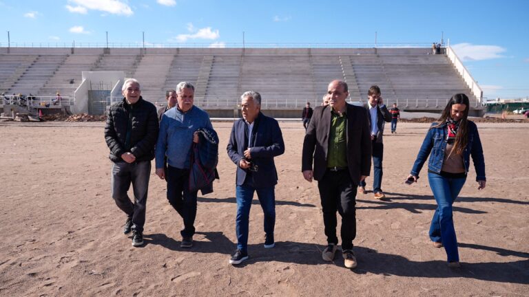 Cornejo recorrió las obras del nuevo predio deportivo de Palmira