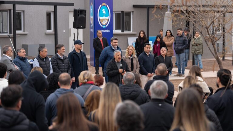 Cornejo en Luján de Cuyo: «No vamos a aflojar este programa de viviendas mientras el crédito hipotecario no vuelva»