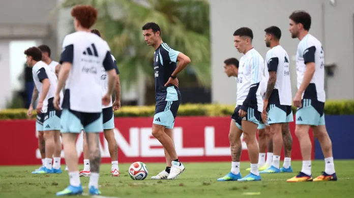 lionel-scaloni-le-dara-el-domingo-libre-a-los-futbolistas-luego-del-entrenamiento-en-ezeiza-foto-reuter-C76MSX7VYBDKJCSK4YMQ5QYBGY