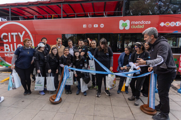 Ulpiano Suarez lanzó una nueva edición del Bus Educativo para acercar la Ciudad a estudiantes de toda la provincia