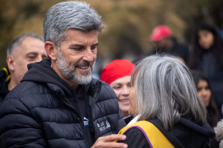 La Ciudad celebró el Día de la Niñez con una multitudinaria fiesta, una torta récord y espectáculos en la plaza Independencia