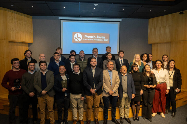 Ulpiano Suarez acompañó la entrega del Premio Joven Empresario Mendocino 2026