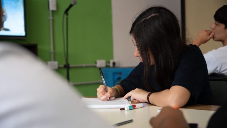 Mendoza impulsa una ley para que los estudiantes egresen con experiencia laboral
